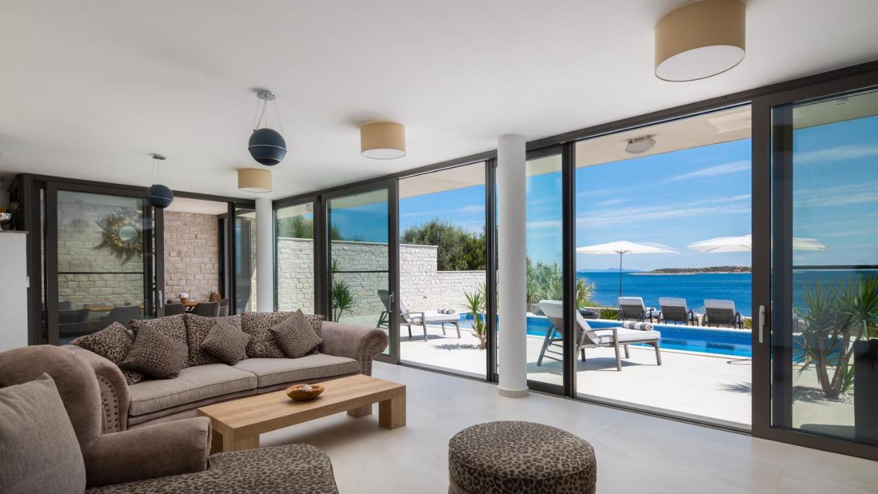 Villa Carisma Island Vis Exterior photo