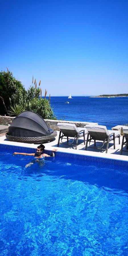 Villa Carisma Island Vis Exterior photo